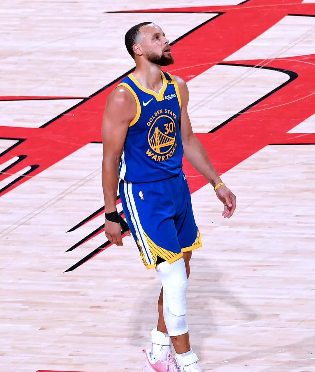 hth sports-库里连续十二场比赛得分超过比赛规则变更，TL不断突破！全场沸腾不已的简单介绍-hth sports